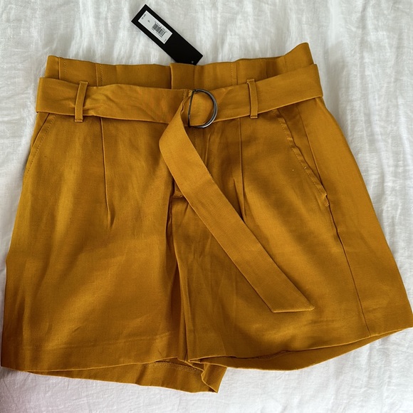 Banana Republic High-Rise Pleated 4" Linen-Cotton Short size 4 - Picture 2 of 3